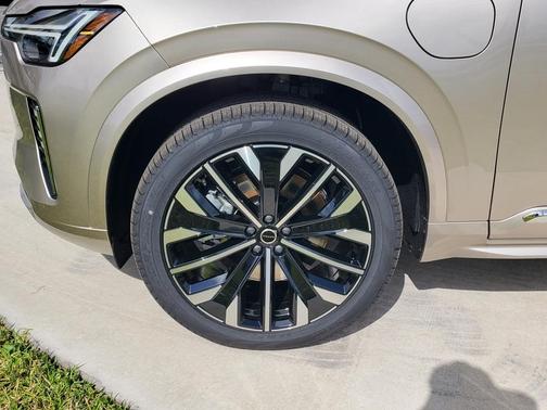 2025 Volvo XC90 Plug-In Hybrid T8 Core 7-Seater