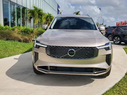 2025 Volvo XC90 Plug-In Hybrid T8 Core 7-Seater