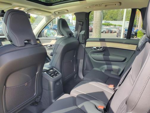 2025 Volvo XC90 Plug-In Hybrid T8 Core 7-Seater