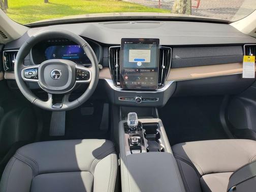 2025 Volvo XC90 Plug-In Hybrid T8 Core 7-Seater