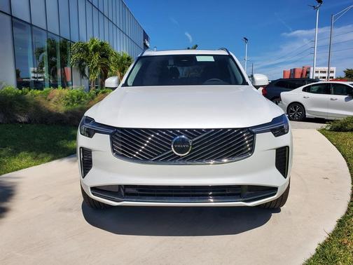 2025 Volvo XC90 B5 Core