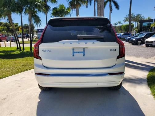 2025 Volvo XC90 B5 Core