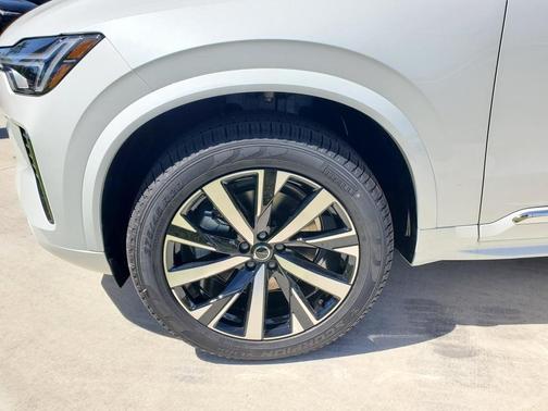 2025 Volvo XC90 B5 Core