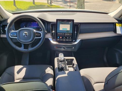 2025 Volvo XC90 B5 Core