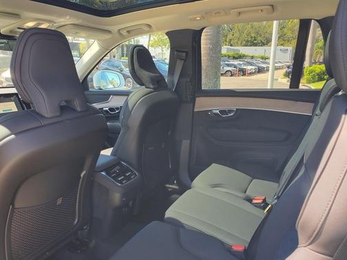 2025 Volvo XC90 B5 Core