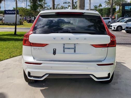 2025 Volvo XC60 Plug-In Hybrid T8 Core