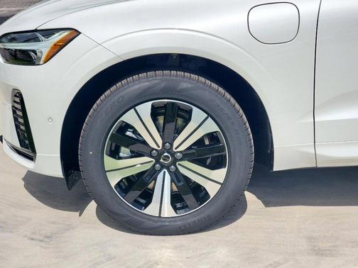 2025 Volvo XC60 Plug-In Hybrid T8 Core