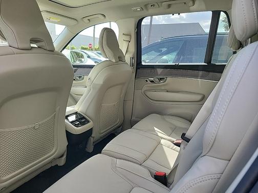 2026 Volvo XC90 B6 Ultra 7-Seater