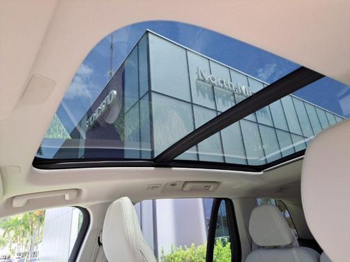 2023 Volvo XC90 B5 Core