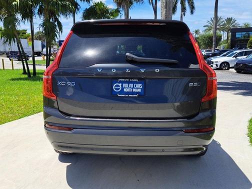 2023 Volvo XC90 B5 Core