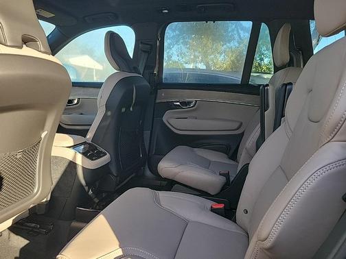 2026 Volvo XC90 B5 Ultra 6-Seater