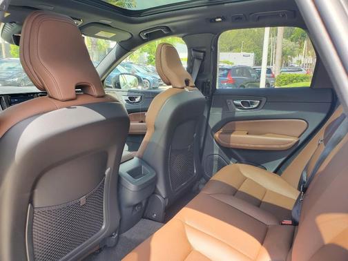 2025 Volvo XC60 B5 Plus