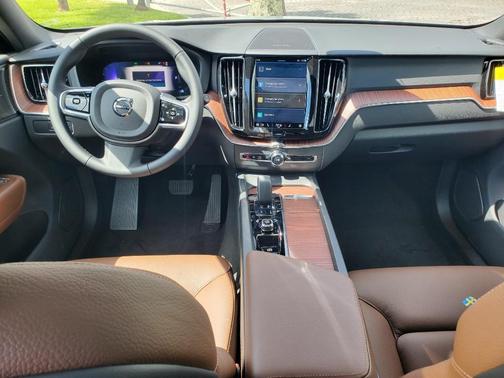 2025 Volvo XC60 B5 Plus