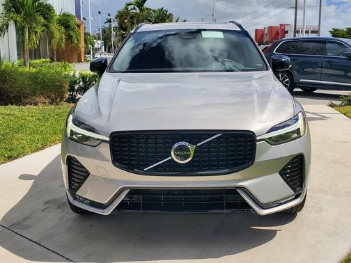 2025 Volvo XC60 B5 Plus