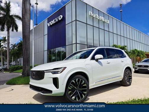 Crystal White Pearl 2026 Volvo XC90 Plug-In Hybrid T8 Plus 7-Seater