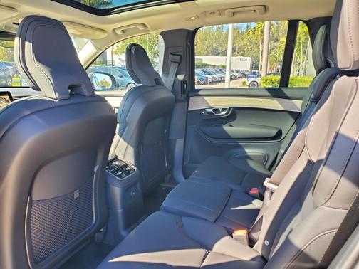 2025 Volvo XC90 B6 Plus 7-Seater