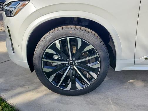 2025 Volvo XC90 B6 Plus 7-Seater
