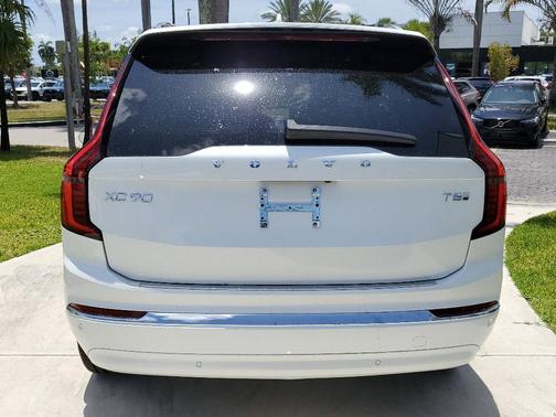 2025 Volvo XC90 Plug-In Hybrid T8 Plus 7-Seater