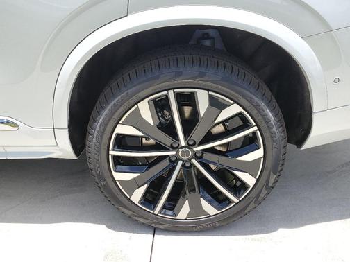 2025 Volvo XC90 Plug-In Hybrid T8 Plus 7-Seater