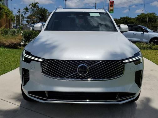 2025 Volvo XC90 Plug-In Hybrid T8 Plus 7-Seater