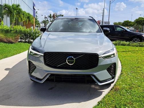 2026 Volvo XC60 PLUS