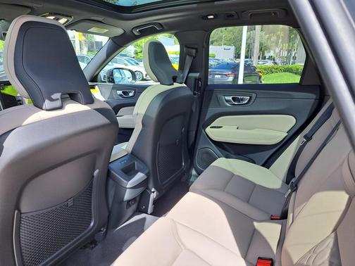 2026 Volvo XC60 PLUS