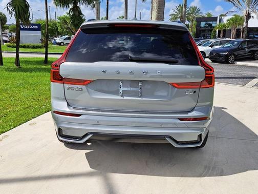2026 Volvo XC60 PLUS