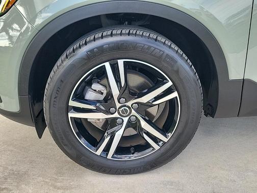 2024 Volvo XC40 B5 Core