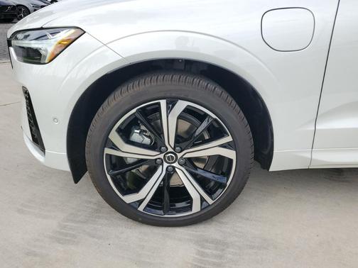 2025 Volvo XC60 Plug-In Hybrid T8 Ultra