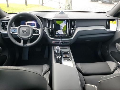 2025 Volvo XC60 Plug-In Hybrid T8 Ultra