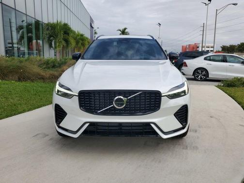 2025 Volvo XC60 Plug-In Hybrid T8 Ultra