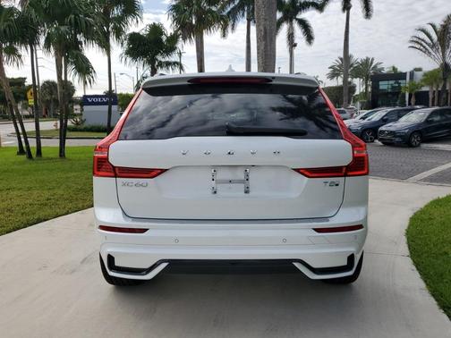 2025 Volvo XC60 Plug-In Hybrid T8 Ultra