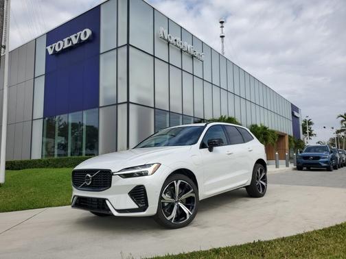 2025 Volvo XC60 Plug-In Hybrid T8 Ultra