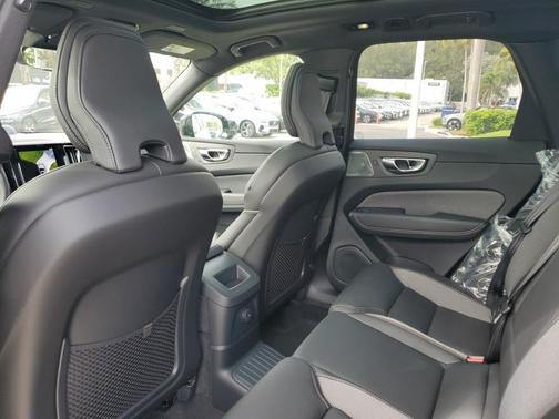 2025 Volvo XC60 Plug-In Hybrid T8 Ultra