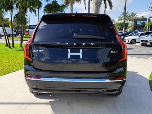 2025 Volvo XC90 B6 Core