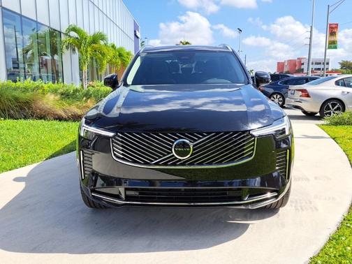 2025 Volvo XC90 B6 Core
