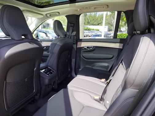 2025 Volvo XC90 B6 Core