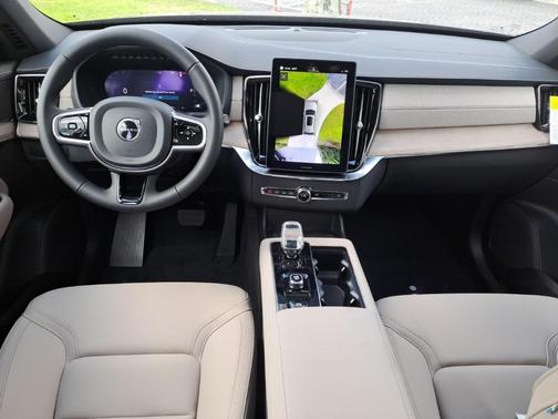 2025 Volvo XC90 B6 Plus 6-Seater