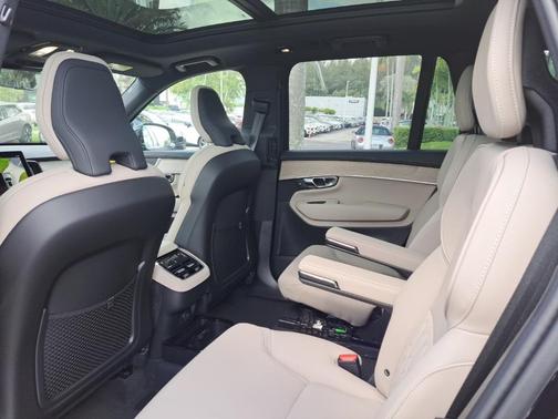2025 Volvo XC90 B6 Plus 6-Seater