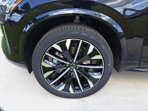 2025 Volvo XC90 B6 Plus 6-Seater