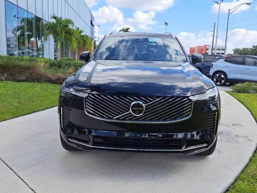 2025 Volvo XC90 B6 Plus 6-Seater