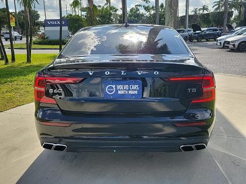 2021 Volvo S60 T5 Momentum