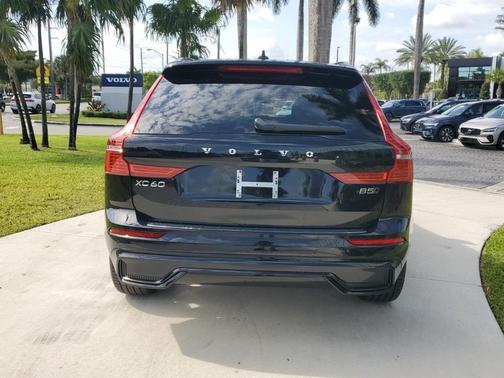 2025 Volvo XC60 B5 Ultra