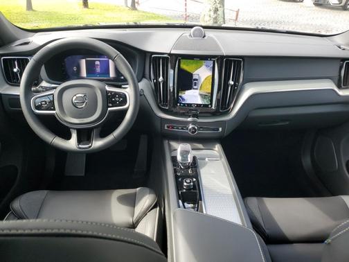 2025 Volvo XC60 B5 Ultra