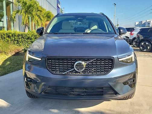 2026 Volvo XC40 B4 Plus