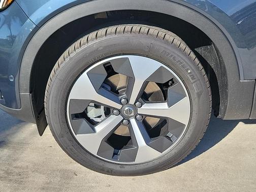 2026 Volvo XC40 B4 Plus