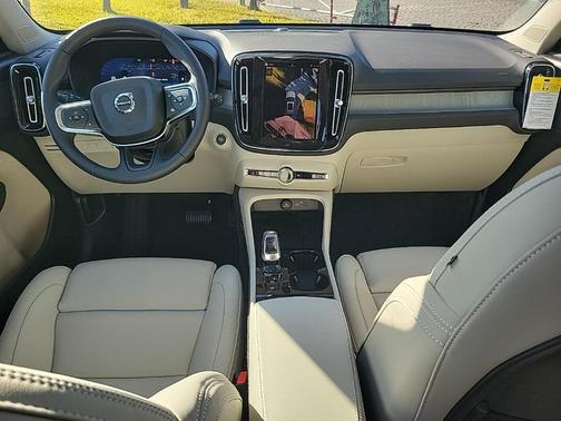 2026 Volvo XC40 B4 Plus