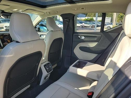 2026 Volvo XC40 B4 Plus