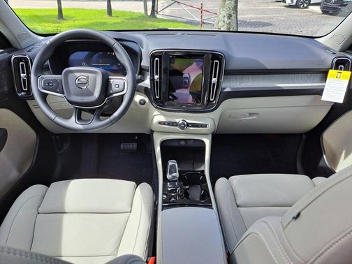 2026 Volvo XC40 PLUS