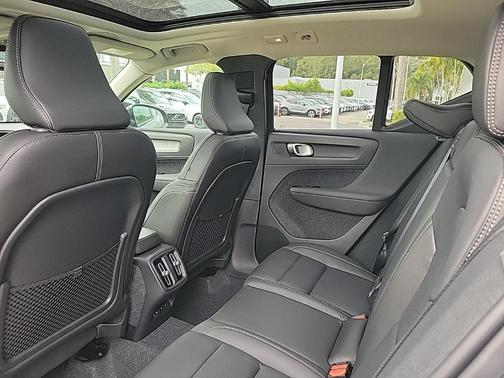 2026 Volvo XC40 B4 Plus